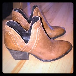 Steve Madden brown ankle booties size 6
